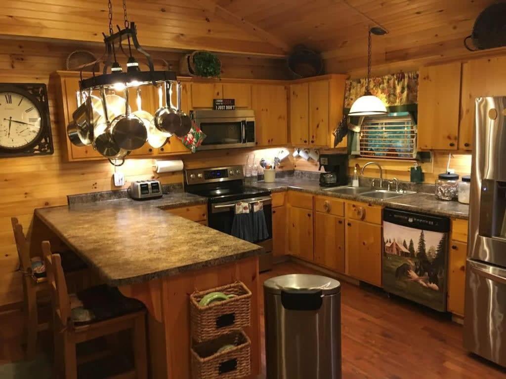 Tn State Parks Open! Hikes, Waterfalls, Firepits! Spencer Exterior photo